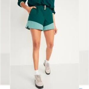 OLD NAVY High Waist StretchTech Water Repellent Short Green Size M NWT